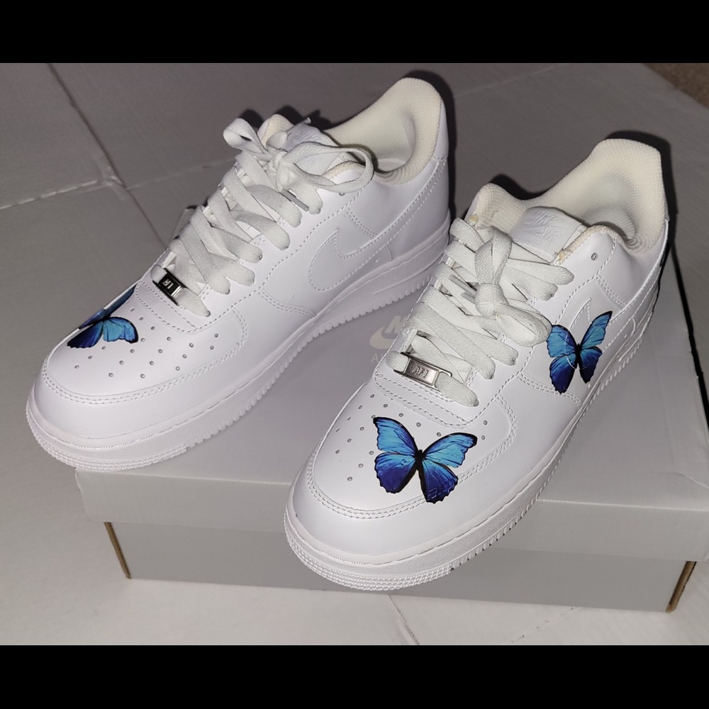Nike Air Force 1 size 9 brand new never worn. Comes with the box.